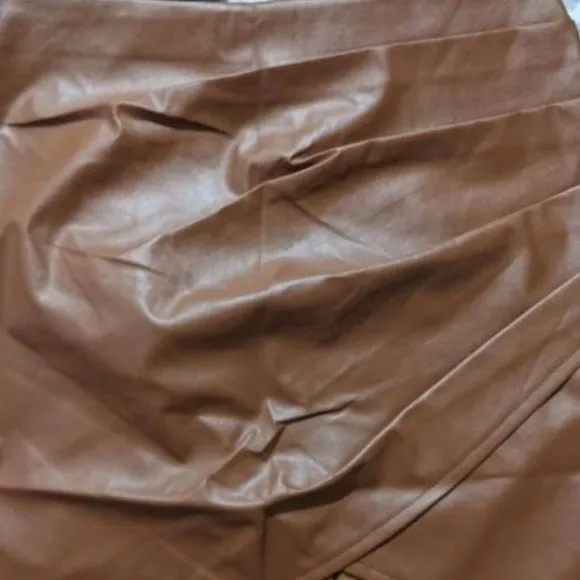 Chic camel Ruched Tulip Hem Vegan Leather Mini Ski