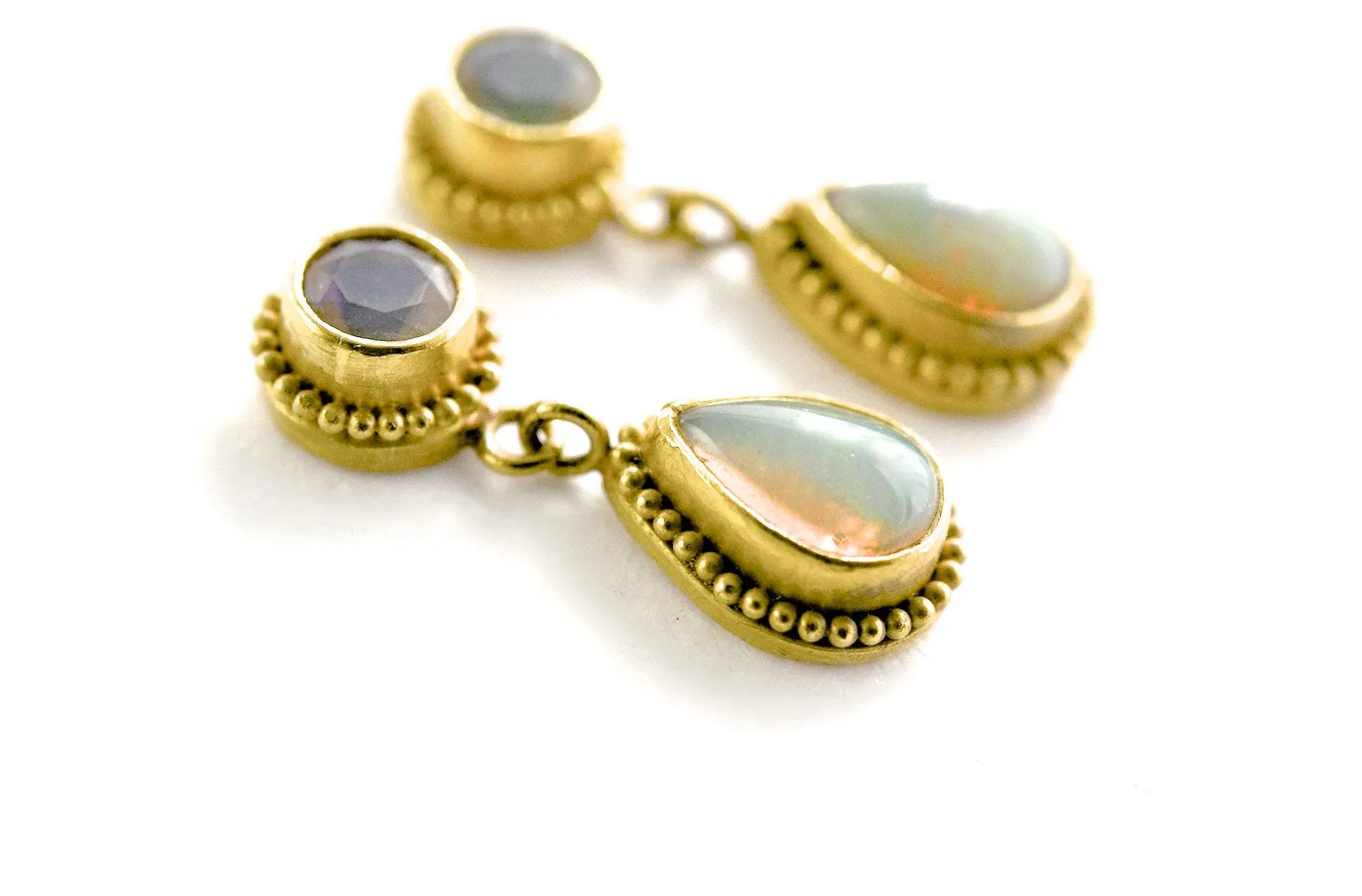 earrings / gold 22k granulation   opals