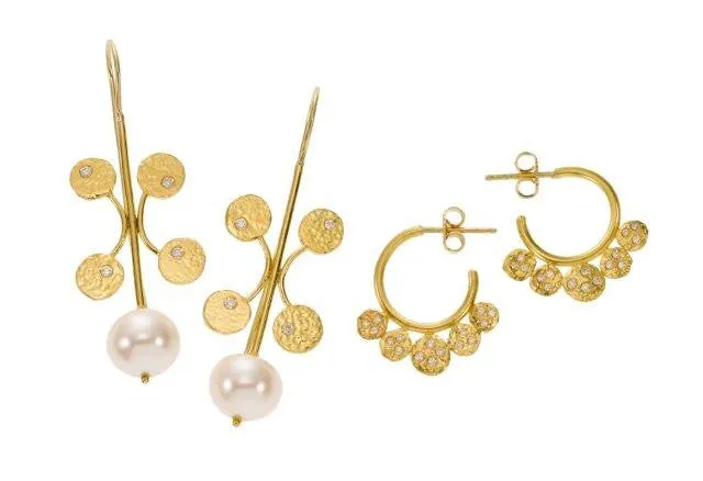 earrings / gold hammered  22k   diamonds hoops