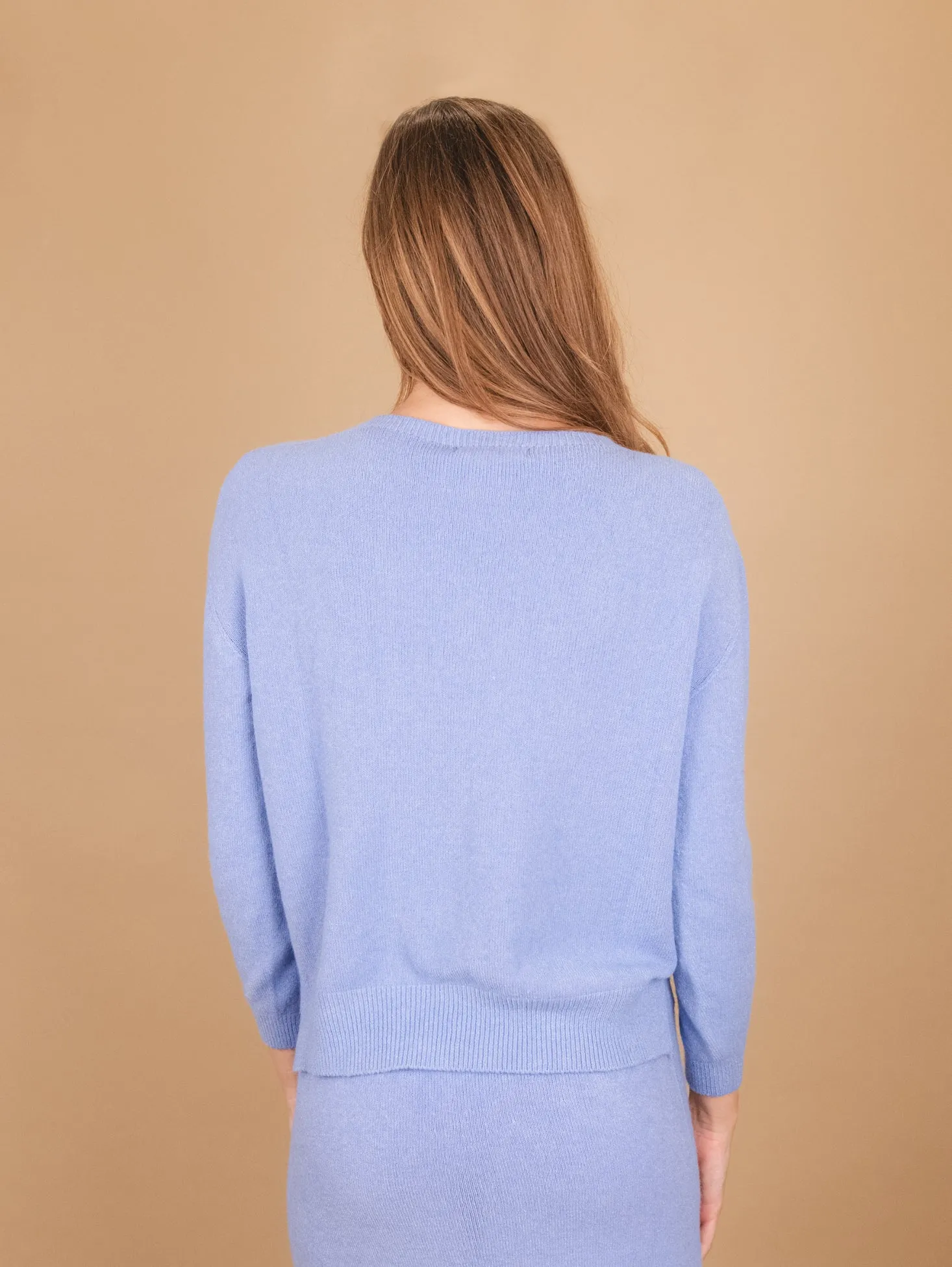 GIROCOLLO IN MAGLIA  CON MICRO SPACCHI LATERALI AZZURRO