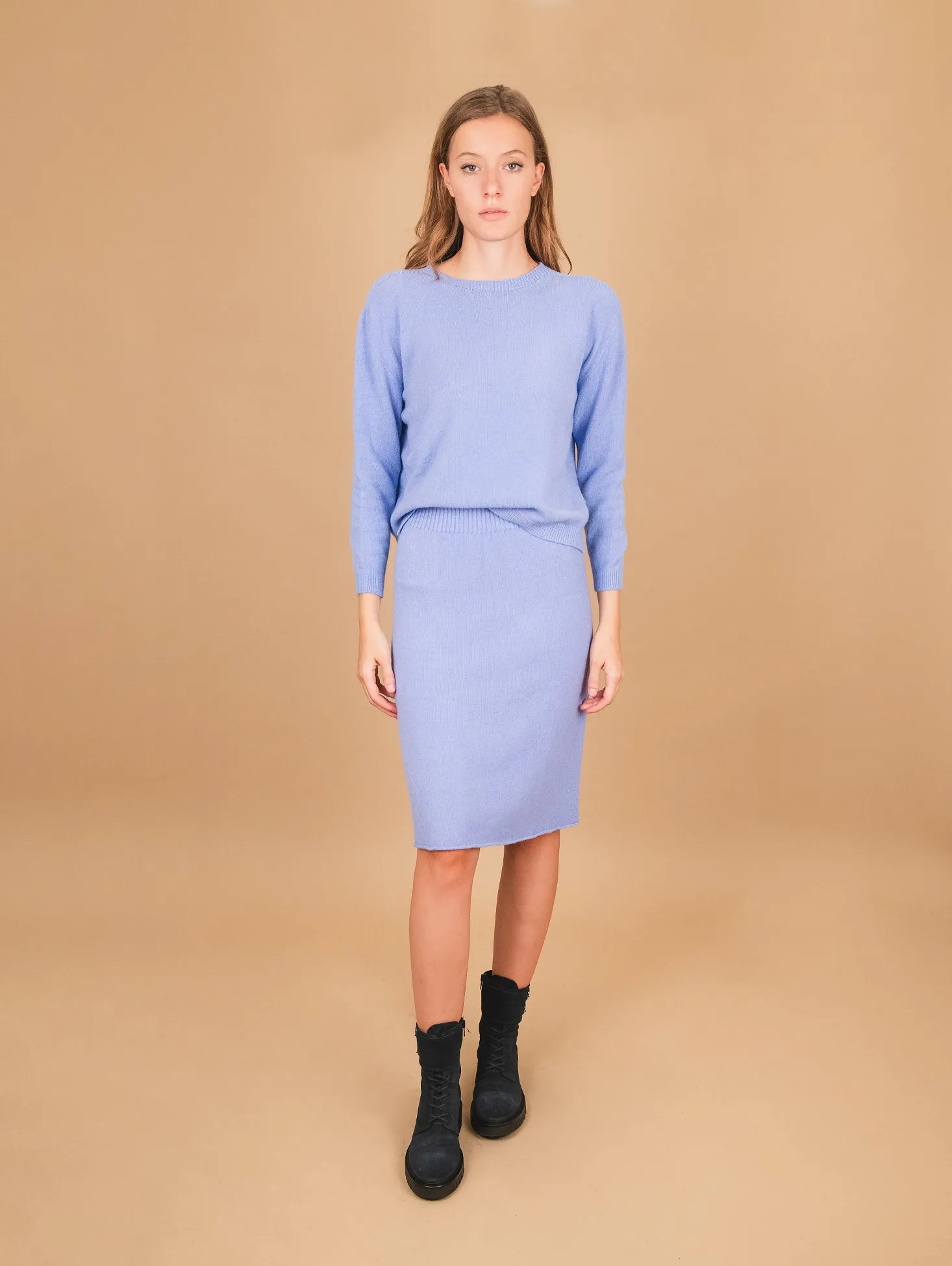 GIROCOLLO IN MAGLIA  CON MICRO SPACCHI LATERALI AZZURRO