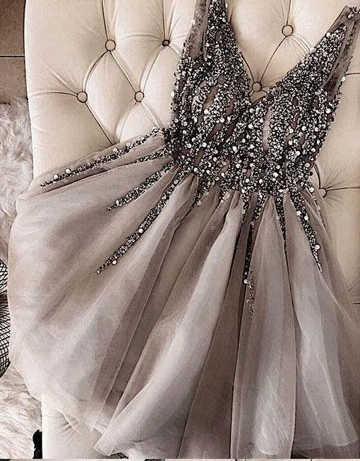 Luxurious Sequins Beaded V-neck Tulle Short Gray Homecoming Dresses HD0012