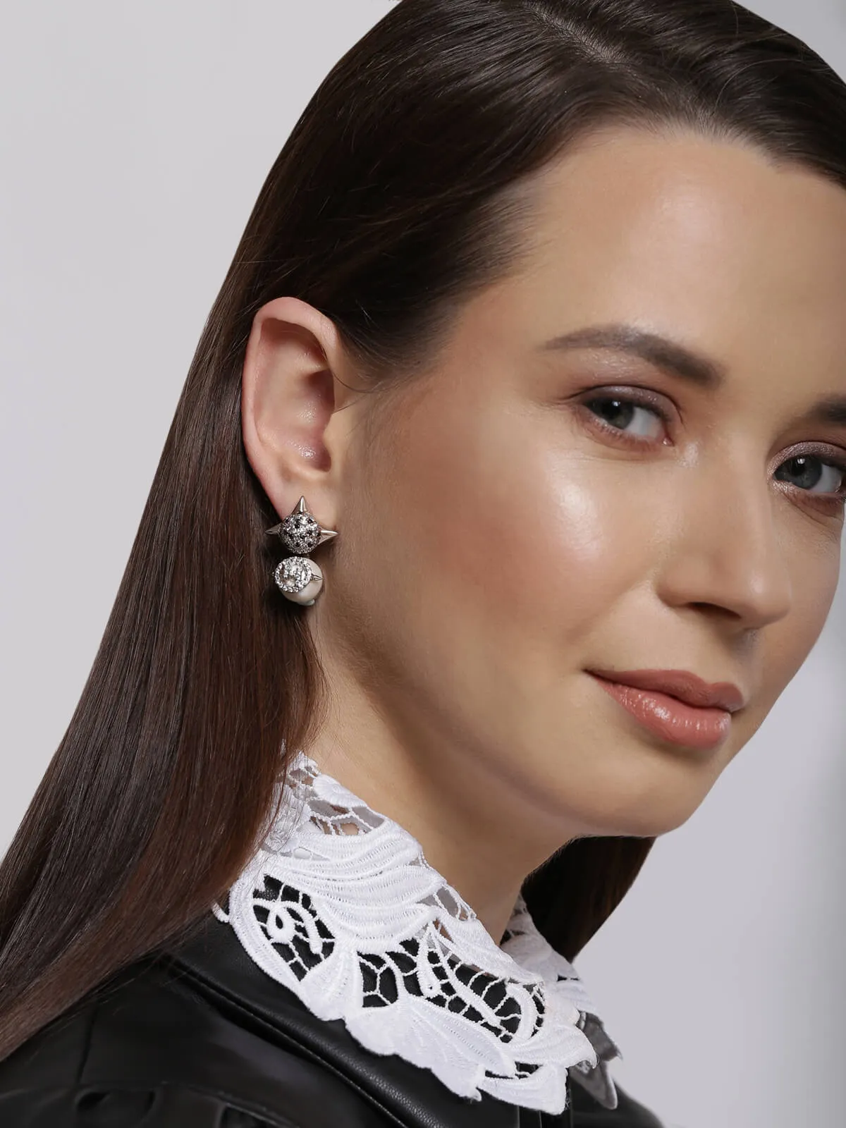 Outhouse   I    OH Brickell The Scorpia Nova Studs Silver New OHAW19SE051