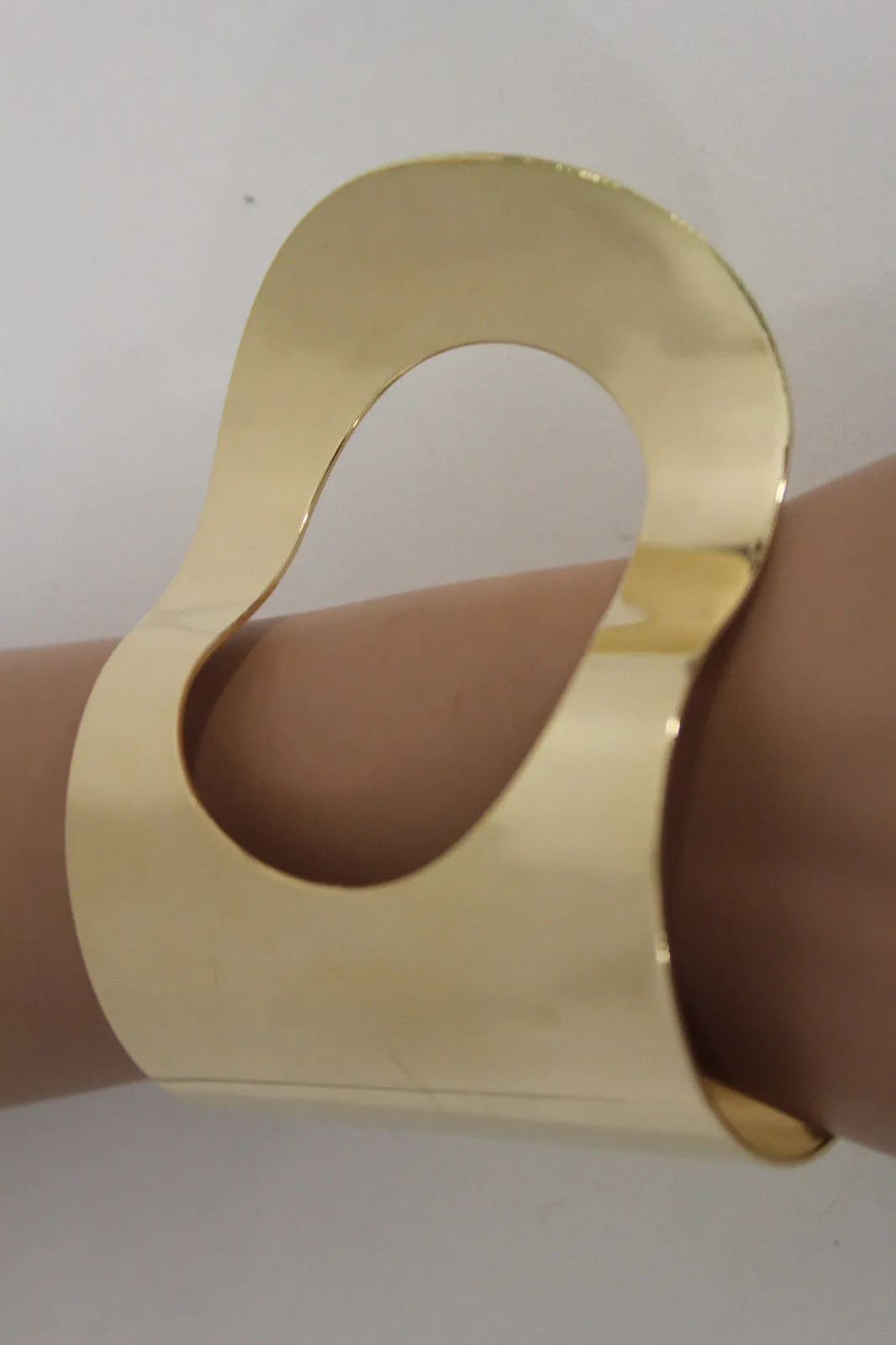 Retro Wave Hole Shapes Women Gold Metal Hand Cuff Bracelet