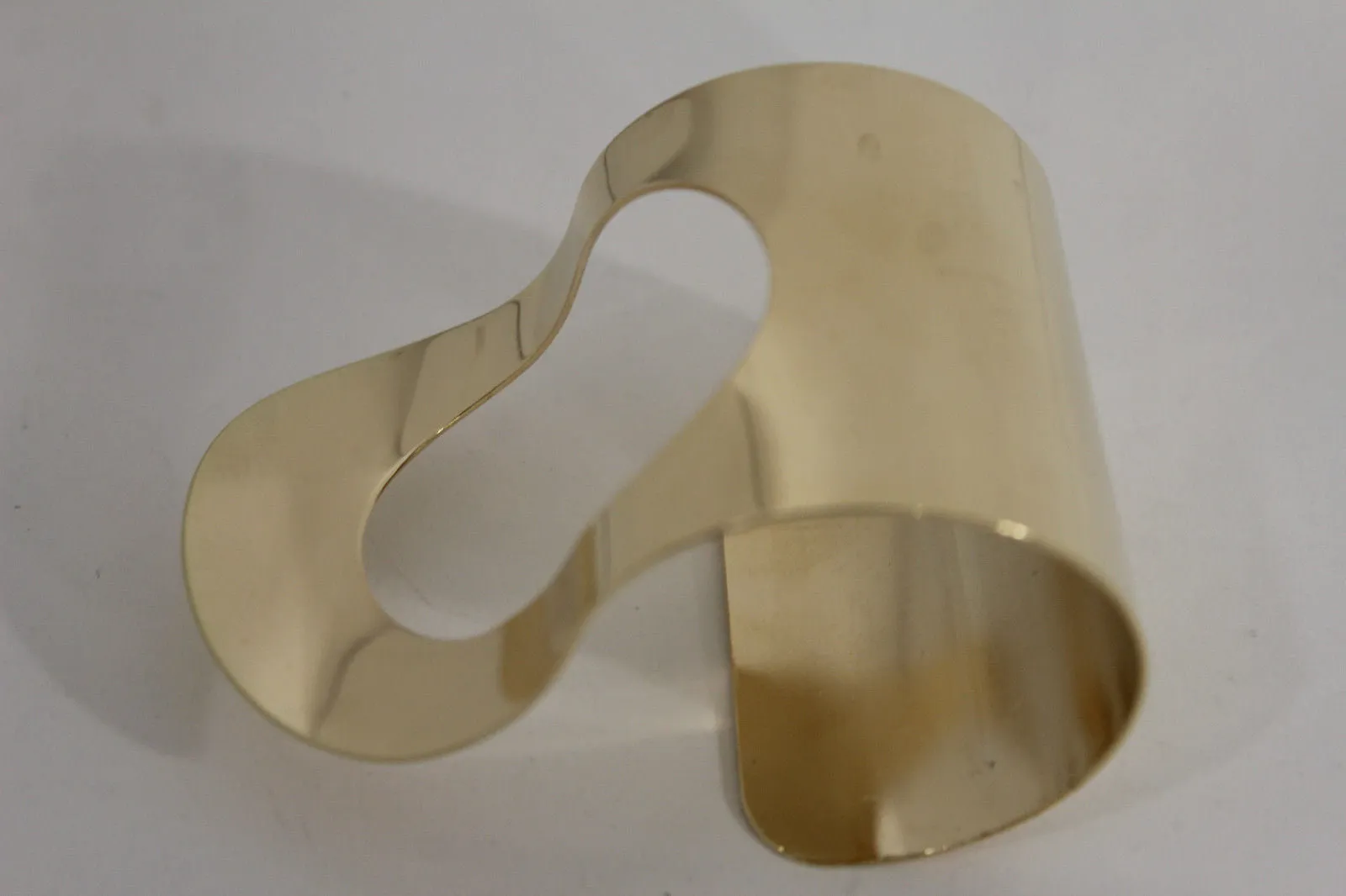 Retro Wave Hole Shapes Women Gold Metal Hand Cuff Bracelet
