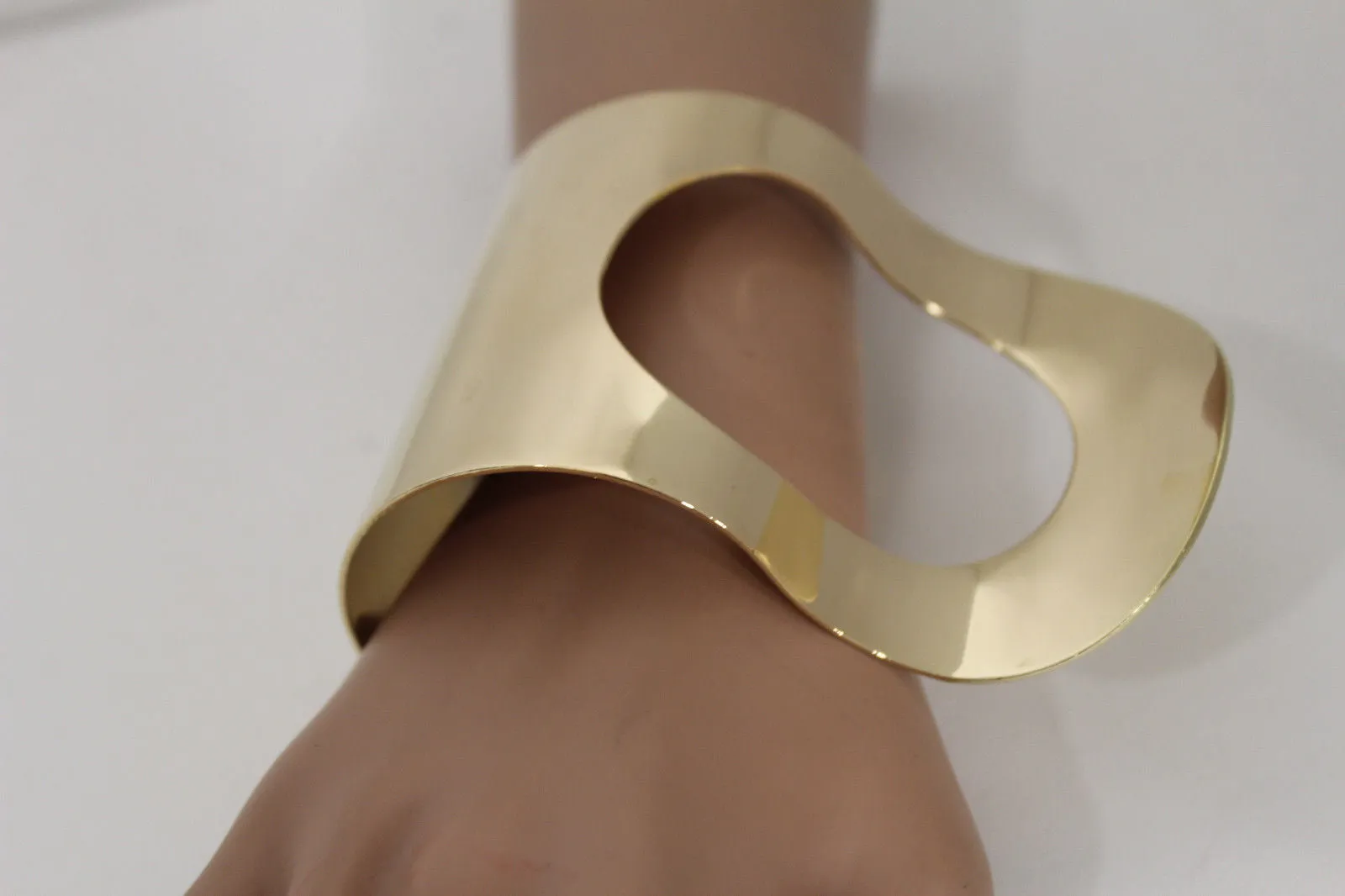 Retro Wave Hole Shapes Women Gold Metal Hand Cuff Bracelet