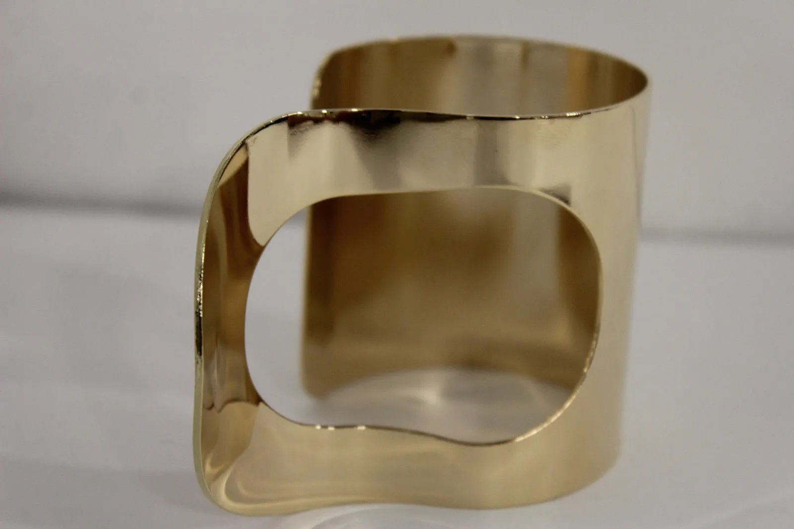 Retro Wave Hole Shapes Women Gold Metal Hand Cuff Bracelet