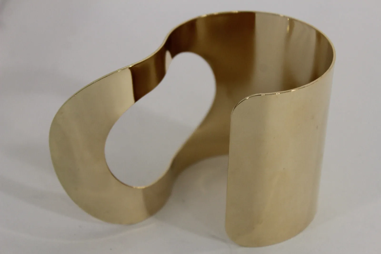 Retro Wave Hole Shapes Women Gold Metal Hand Cuff Bracelet