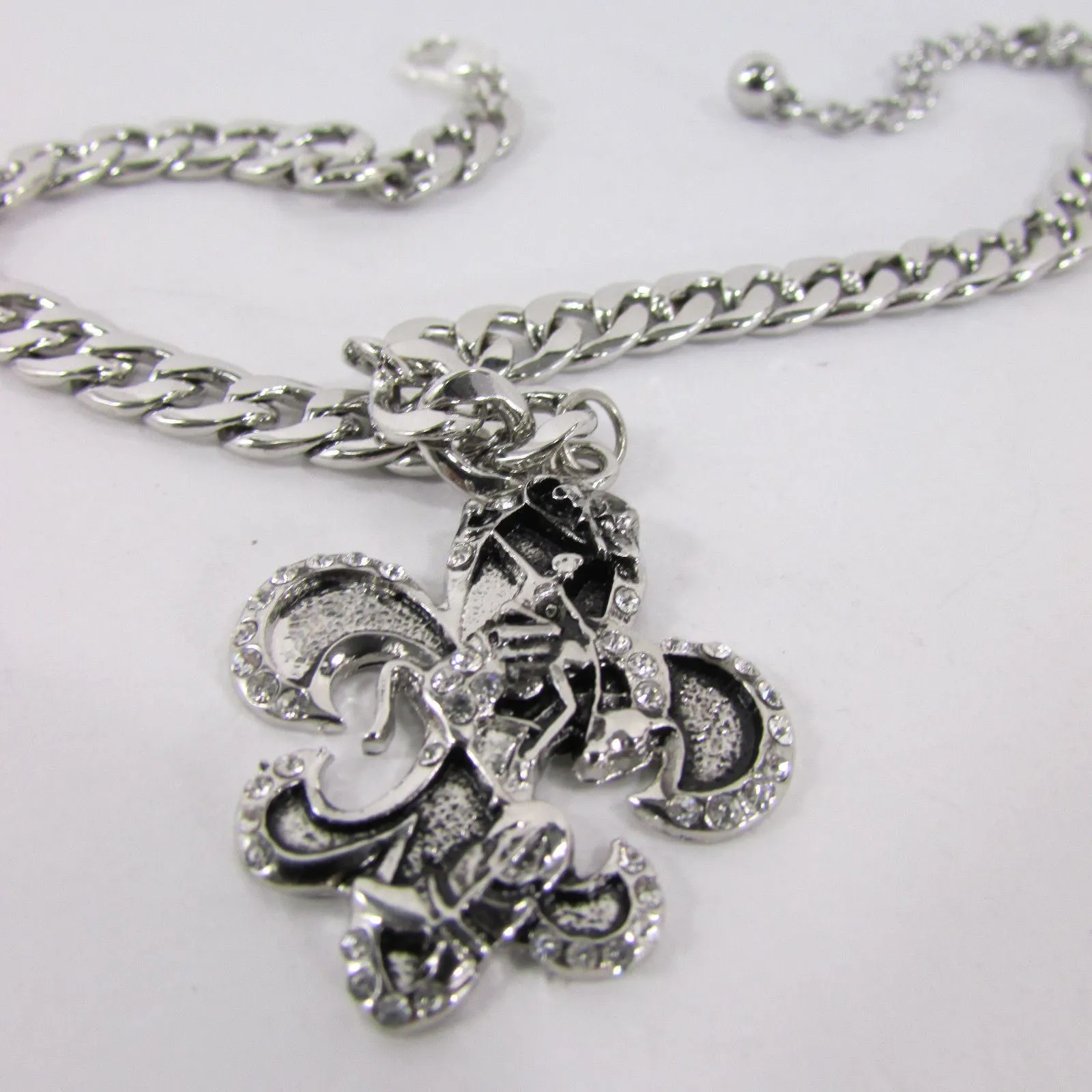Rhinestone Outlined Fleur De Lis Pendant Boot Chain
