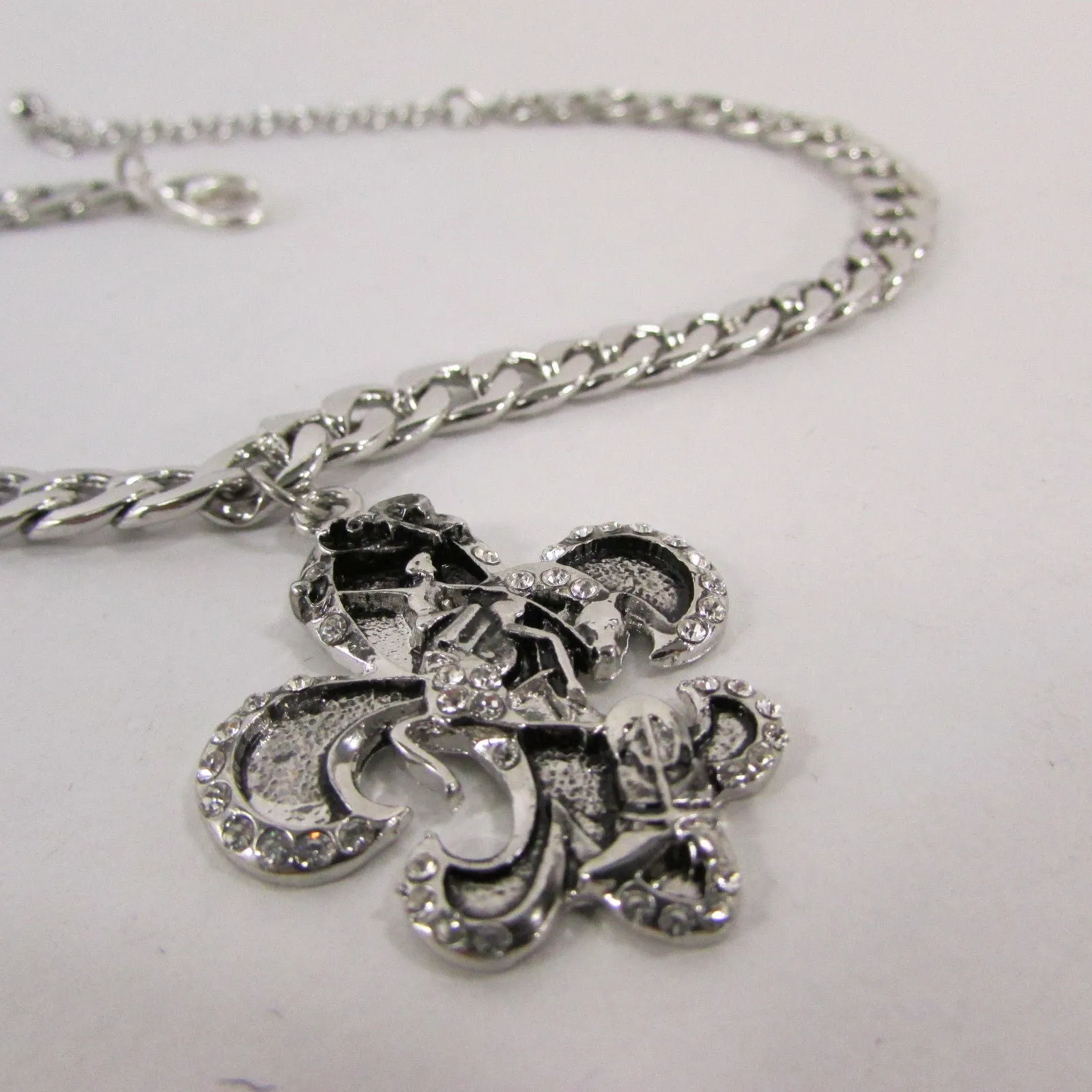 Rhinestone Outlined Fleur De Lis Pendant Boot Chain