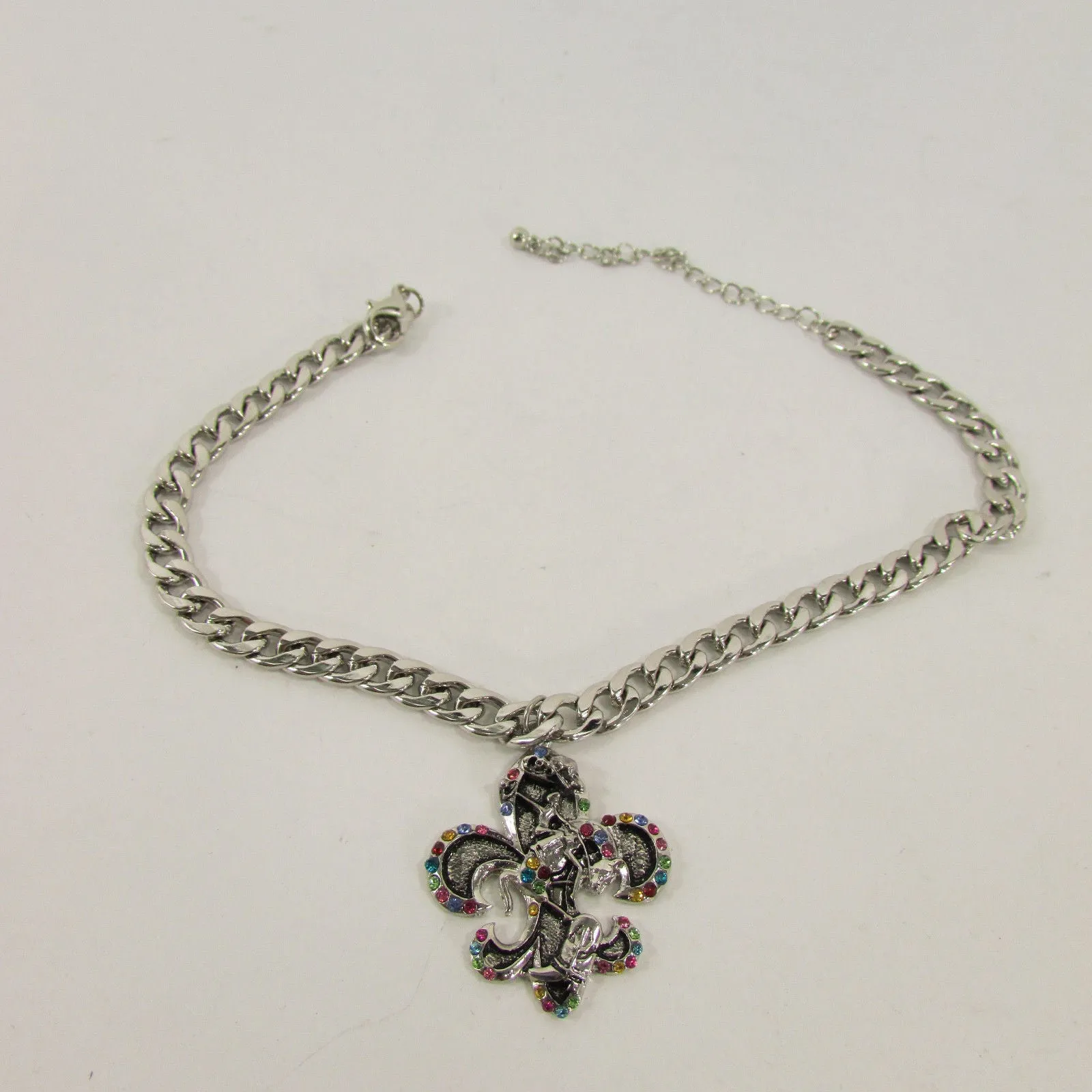 Rhinestone Outlined Fleur De Lis Pendant Boot Chain
