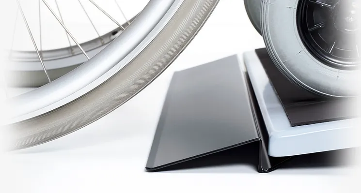 seca 677 - Class III high capacity digital wheelchair scale with folding handrail, BMI, wireless Connectivity