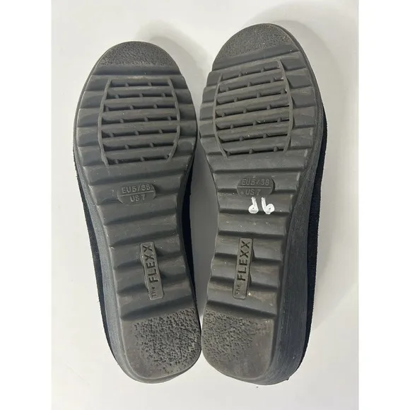 The Flexx Wedge Shoes EU 38 US 7 Medallion Black Suede Slip On