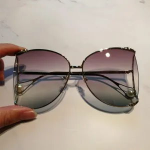 Trendy New Vintage Oversized Metal Hollow Sunglasses Women Brand Designer Fashion Luxury Pearl Sun Glasses Female Color Shades