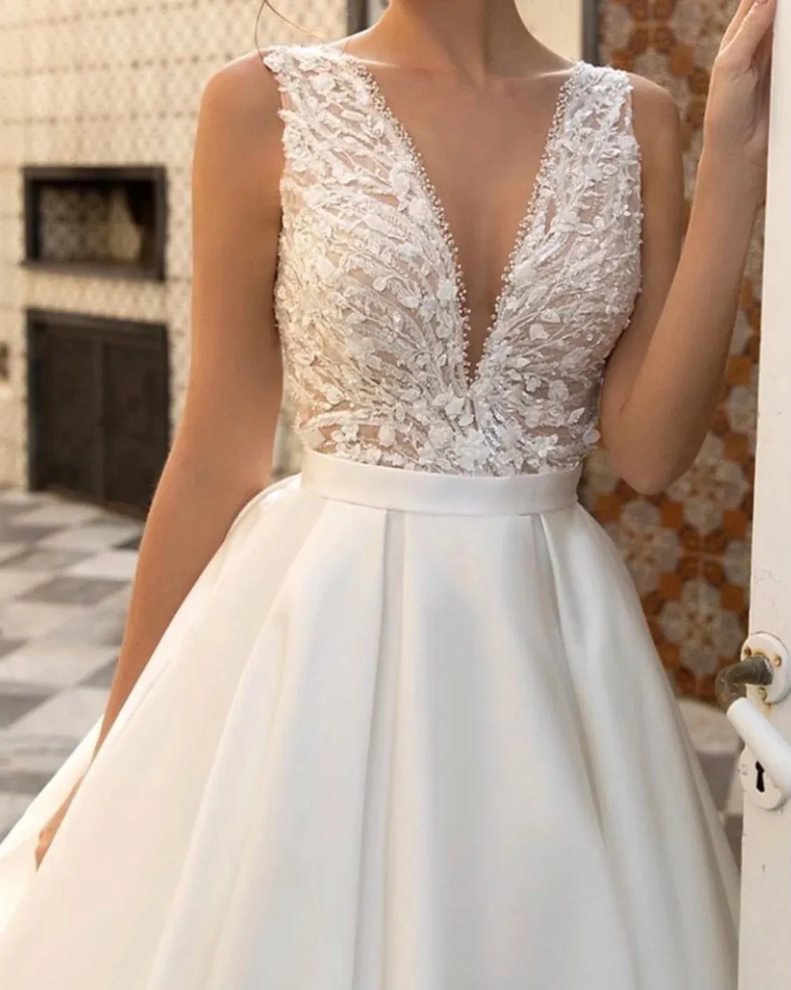 Wedding Dress Ball V-Neck Tank Button Lace Appliques Sequined